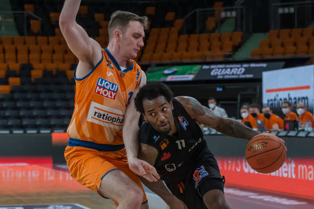 表现令人刮 表现令人刮